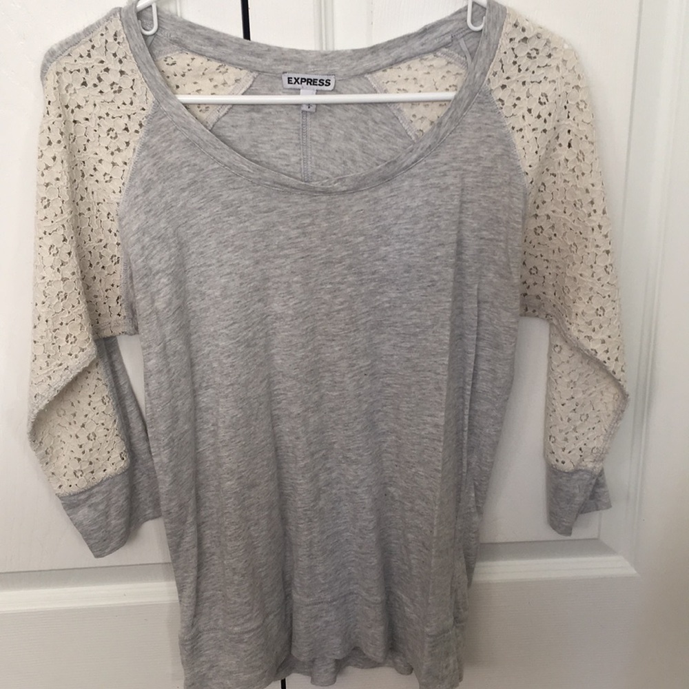 Express 3/4 sleeve top 🌼3 for 20🌼